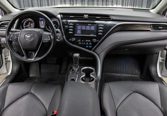 Подержанный автомобиль Toyota Camry Sedan 2020 года (14 фото)