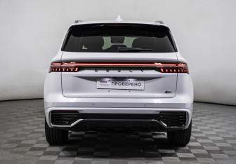 Подержанный автомобиль Geely Monjaro 2025 года (6 фото)