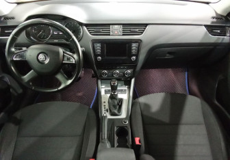 Подержанный автомобиль Skoda Octavia Wagon 2014 года (11 фото)