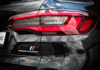 Подержанный автомобиль BMW X5 M 2021 года (29 фото)