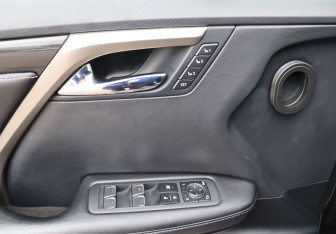 Подержанный автомобиль Lexus RX 2020 года (11 фото)