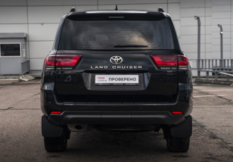 Подержанный автомобиль Toyota Land Cruiser Suv 2024 года (6 фото)
