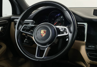 Подержанный автомобиль Porsche Macan 2019 года (15 фото)