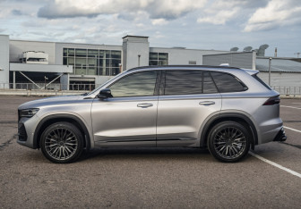 Подержанный автомобиль Geely Monjaro 2023 года (8 фото)