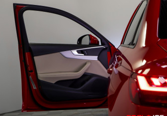 Подержанный автомобиль Audi A4 Sedan 2022 года (26 фото)