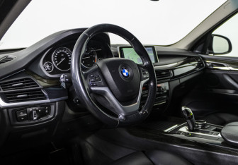 Подержанный автомобиль BMW X5 2014 года (10 фото)