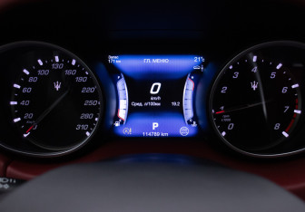 Подержанный автомобиль Maserati Levante 2017 года (12 фото)