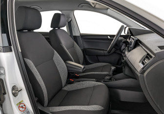 Подержанный автомобиль Skoda Rapid Liftback 2021 года (23 фото)