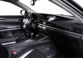 Подержанный автомобиль Lexus ES 2014 года (11 фото)