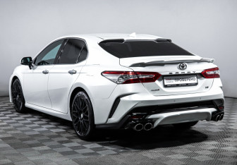Подержанный автомобиль Toyota Camry Sedan 2019 года (7 фото)