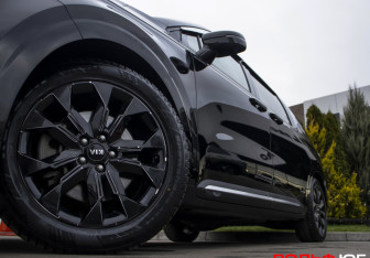 Подержанный автомобиль Kia Carnival 2021 года (25 фото)