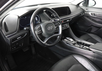 Подержанный автомобиль Hyundai Sonata 2021 года (9 фото)
