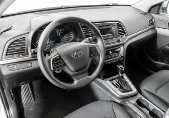 Подержанный автомобиль Hyundai Elantra Sedan 2016 года (9 фото)