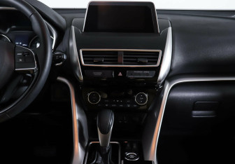 Подержанный автомобиль Mitsubishi Eclipse Cross 2019 года (13 фото)