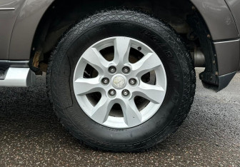 Подержанный автомобиль Mitsubishi Pajero 2012 года (16 фото)