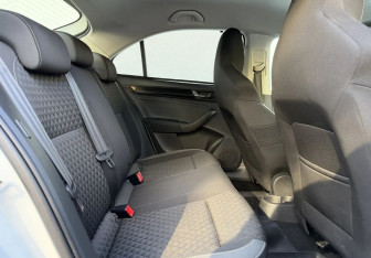 Подержанный автомобиль Skoda Rapid Liftback 2019 года (11 фото)