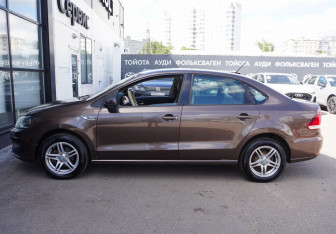 Подержанный автомобиль Volkswagen Polo Sedan 2015 года (8 фото)