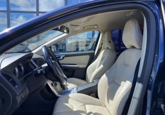 Подержанный автомобиль Volvo XC60 2012 года (22 фото)