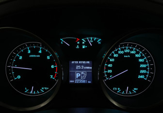 Подержанный автомобиль Toyota Land Cruiser Suv 2012 года (11 фото)