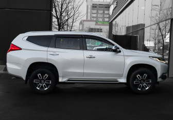 Подержанный автомобиль Mitsubishi Pajero Sport 2018 года (4 фото)