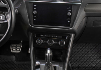 Подержанный автомобиль Volkswagen Tiguan 2018 года (16 фото)