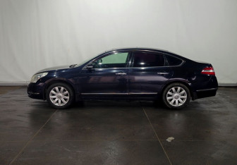 Подержанный автомобиль Nissan Teana 2010 года (8 фото)