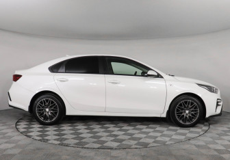 Подержанный автомобиль Kia Cerato Sedan 2019 года (4 фото)