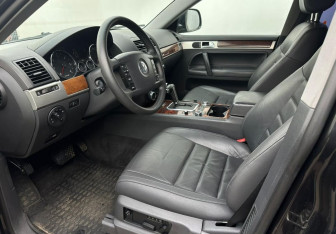 Подержанный автомобиль Volkswagen Touareg 2007 года (9 фото)