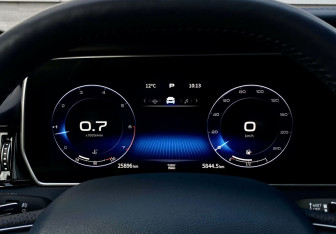 Подержанный автомобиль Hongqi HS5 2023 года (34 фото)