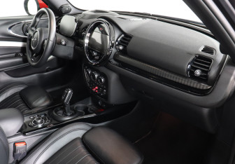 Подержанный автомобиль MINI Clubman Wagon 2022 года (10 фото)
