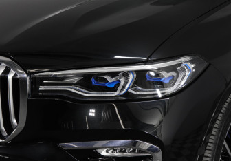 Подержанный автомобиль BMW X7 2021 года (7 фото)