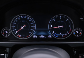 Подержанный автомобиль BMW X6 2014 года (12 фото)