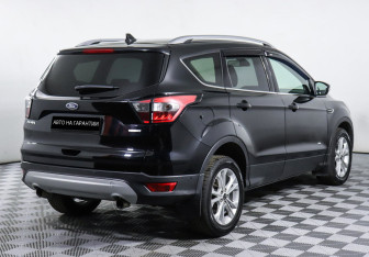 Подержанный автомобиль Ford Kuga 2017 года (3 фото)