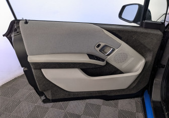 Подержанный автомобиль BMW i3 2018 года (19 фото)