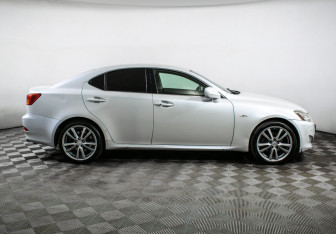Подержанный автомобиль Lexus IS Sedan 2008 года (4 фото)