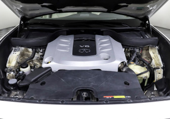 Подержанный автомобиль Infiniti QX70 2015 года (9 фото)