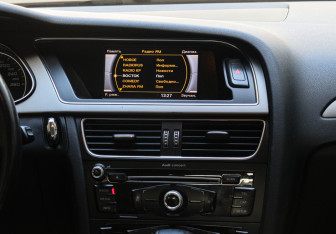 Подержанный автомобиль Audi A4 Sedan 2012 года (10 фото)