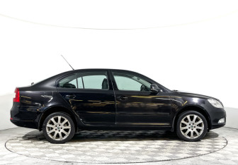Подержанный автомобиль Skoda Octavia Liftback 2009 года (4 фото)