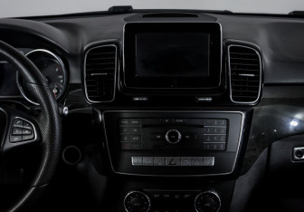 Подержанный автомобиль Mercedes-Benz GLE 2016 года (13 фото)