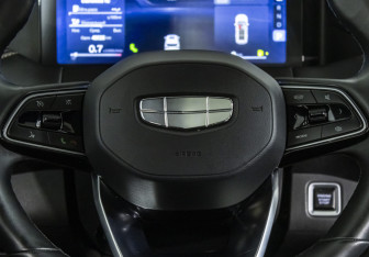 Подержанный автомобиль Geely Okavango 2023 года (12 фото)