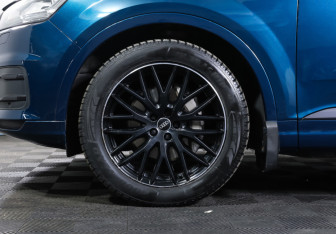 Подержанный автомобиль Audi Q7 2018 года (26 фото)
