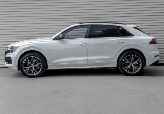 Подержанный автомобиль Audi Q8 2019 года (8 фото)