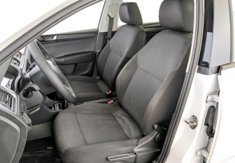 Подержанный автомобиль Skoda Rapid Liftback 2019 года (20 фото)