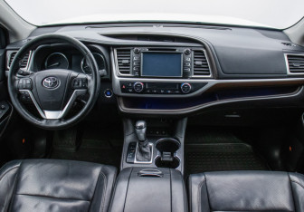 Подержанный автомобиль Toyota Highlander 2013 года (13 фото)