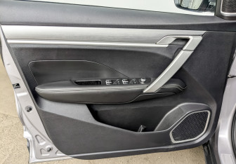 Подержанный автомобиль Geely Coolray 2023 года (19 фото)