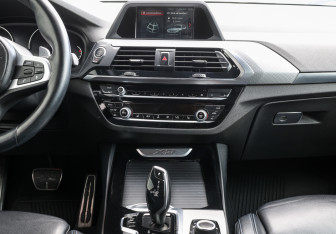 Подержанный автомобиль BMW X3 2018 года (15 фото)