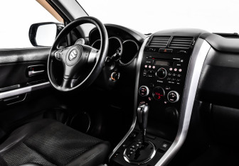 Подержанный автомобиль Suzuki Grand Vitara 2010 года (11 фото)