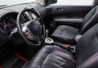 Подержанный автомобиль Nissan X-Trail 2014 года (10 фото)