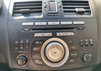 Подержанный автомобиль Mazda 3 Sedan 2011 года (13 фото)