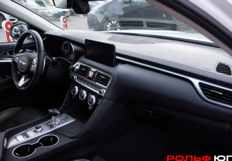Подержанный автомобиль Genesis G70 2021 года (7 фото)